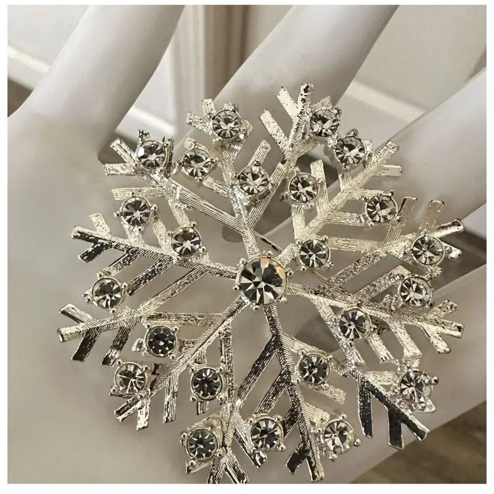 Vintage Snowflake Rhinestone Brooch – Eisenberg Ice Style